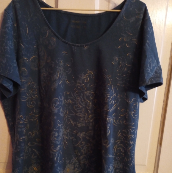 Woman's top - Picture 2 of 4